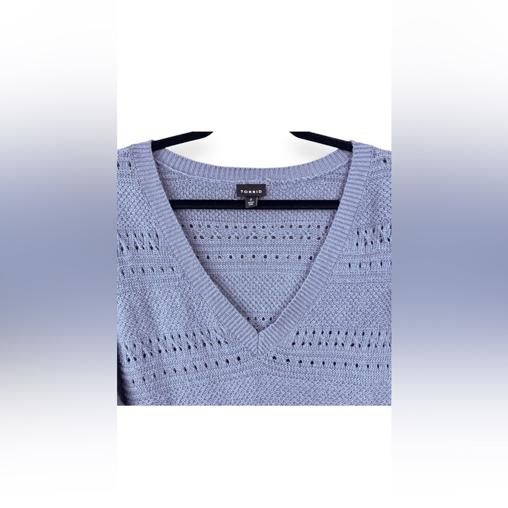 Torrid Sweater V Neck Shirt size 1